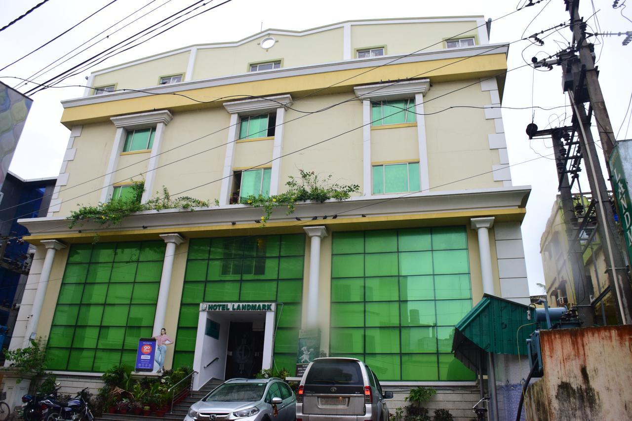 Hotel Landmark Puri Esterno foto