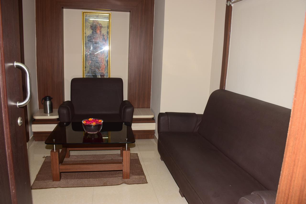 Hotel Landmark Puri Esterno foto