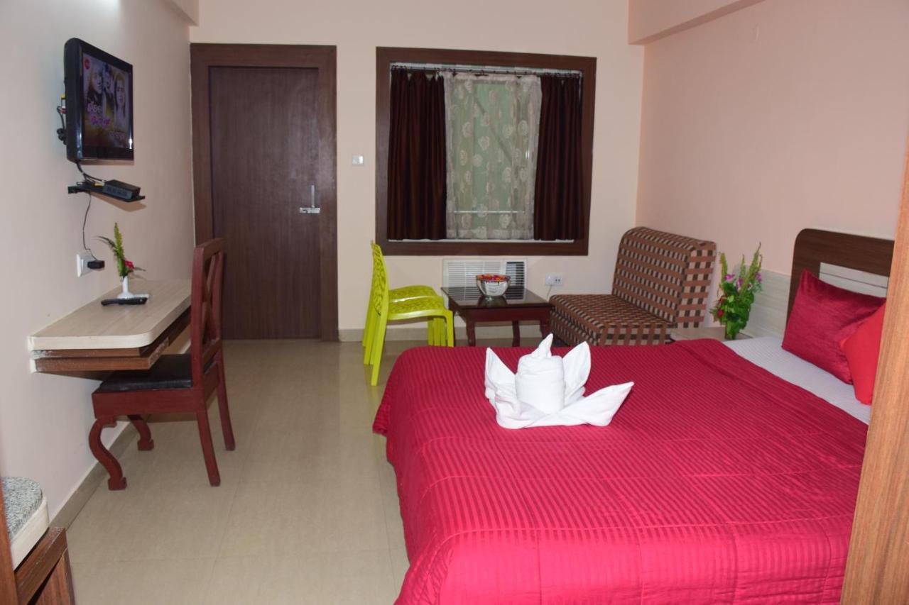 Hotel Landmark Puri Esterno foto