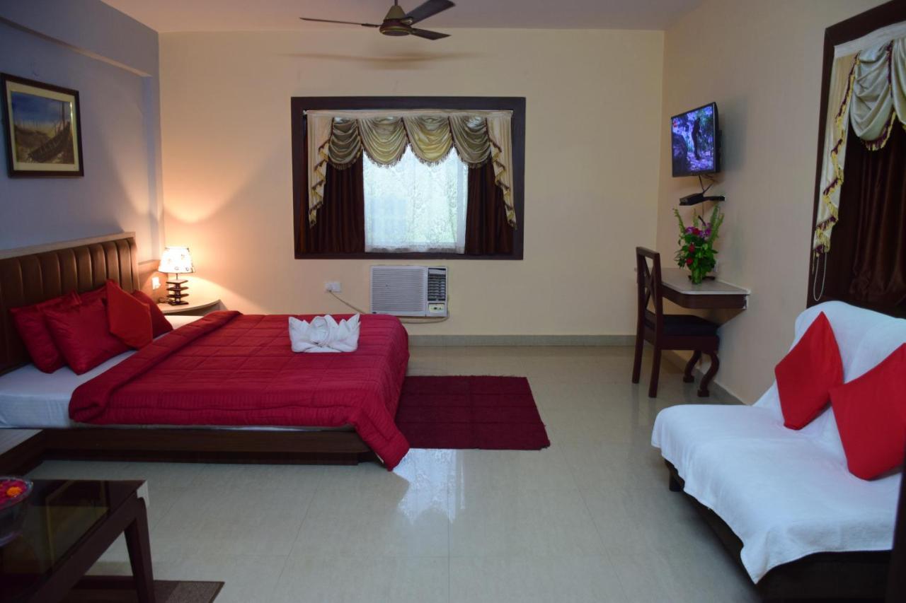 Hotel Landmark Puri Esterno foto